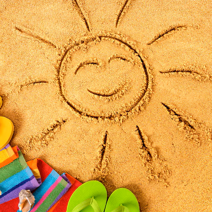 Zonnetje getekend in het zand